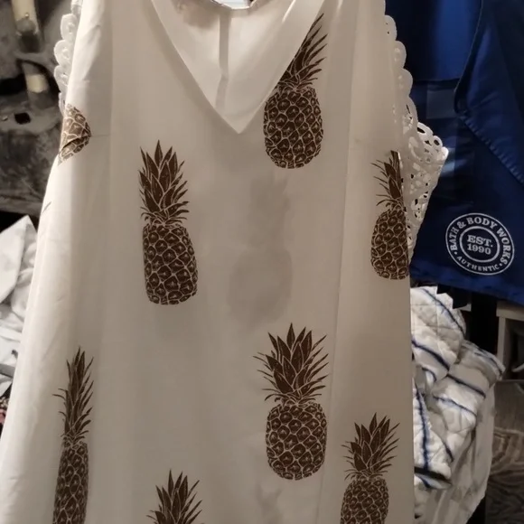 Pineapple with Lace sleeved dress - Picture 3 of 4